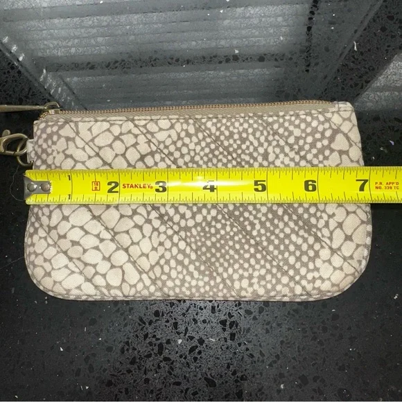 Travelon Quilted Snake Print Wristlet Pouch - Neutral Grey/Beige RFID - Picture 5 of 12